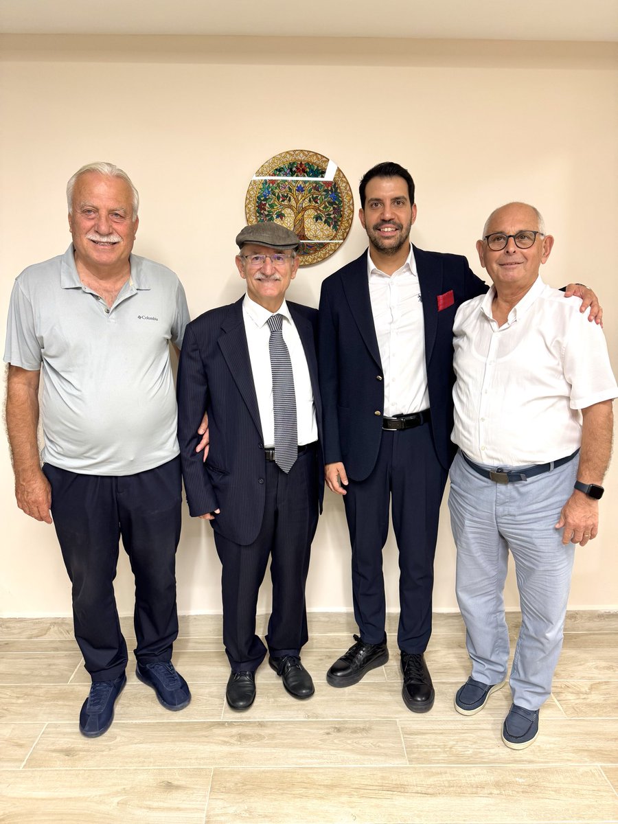 AliBuyukasar's tweet photo. Çok kıymetli büyüklerim; Sarıyer eski Belediye Başkanı ve Sarıyer Spor Kulübü eski Başkanı Sedat Özsoy, 
Beşiktaş’ta forma giymiş eski Milli Futbolcular Yaşar Elmas ve Kamil Doygun yeni açtığımız işletmede ziyaretimize geldiler. Çok teşekkür ederim. 
📍 Balkan Köfte & Izgara Reşitpaşa