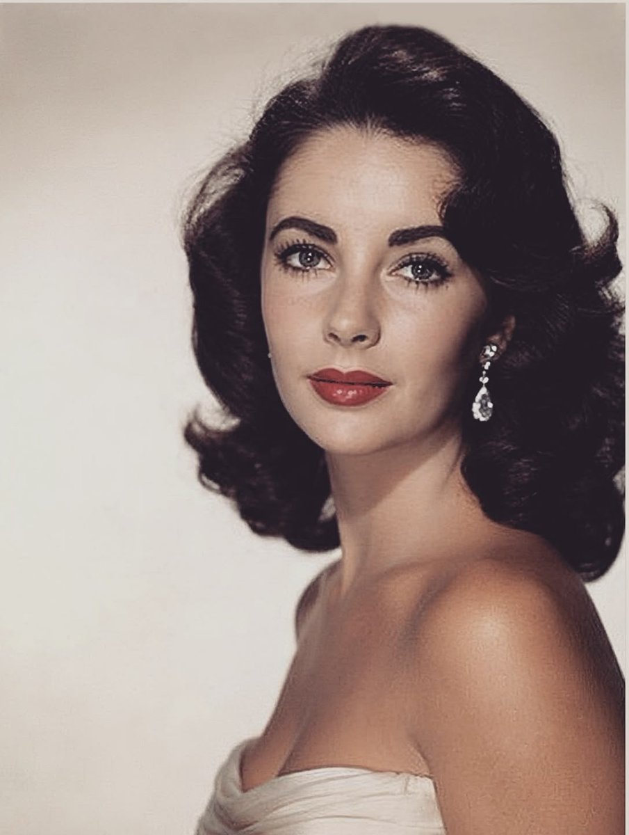 megha_lilly's tweet photo. One of these is Vivian Leigh. One of these is Elizabeth Taylor. Dopplegangers! https://t.co/XEYEehYZCj