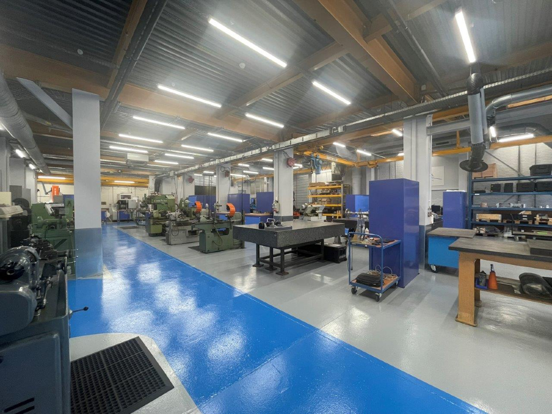 onera_fr's tweet photo. ✅Réponse au quiz : l'atelier maquettes se situe à #Lille.
Instruments de précision, ces maquettes valident des concepts aéro pour la #défense et l'aviation civile, comme SUPERMAN, dédiée à la manœuvrabilité des avions de combat. Agrandi en 2024, l'atelier fait désormais 1500m2. https://t.co/yIKj2p5jf3