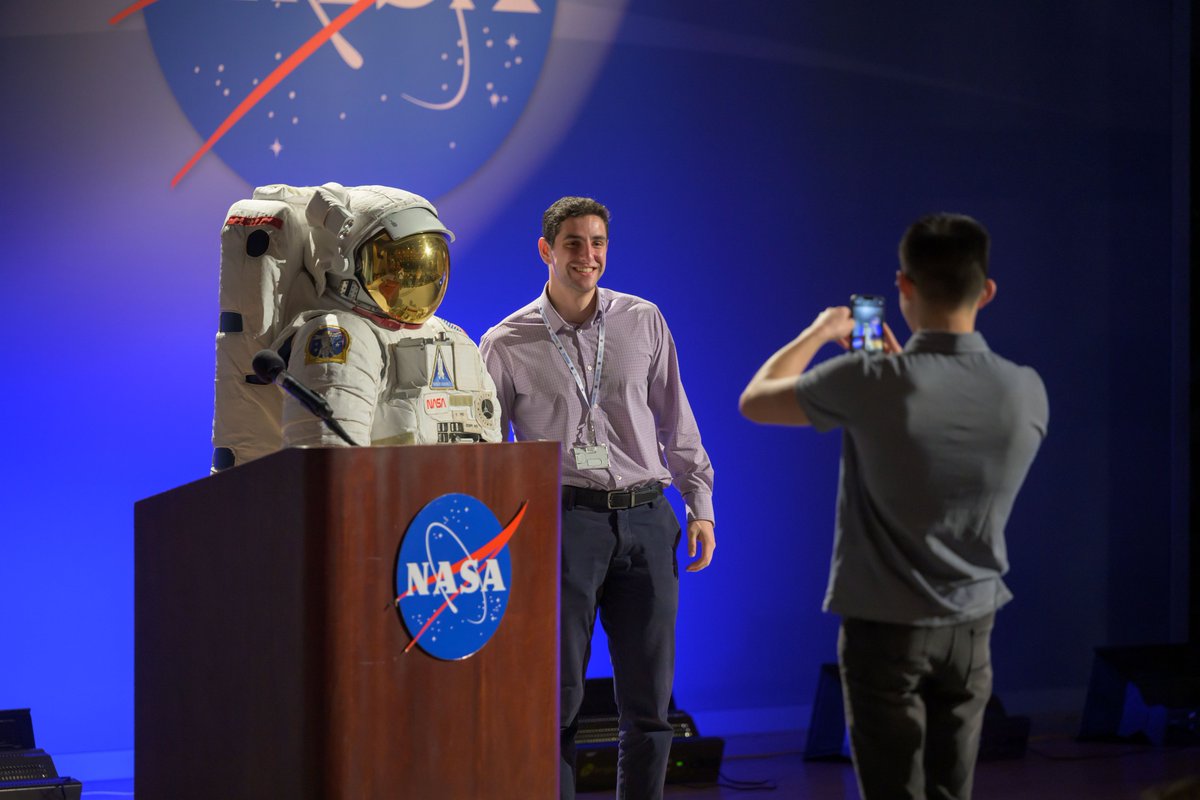 NASAJohnson's tweet photo. Your path to NASA is open for one more day: Pathways internship applications close tomorrow, Sept. 25! 

From science and engineering to business, NASA has a place for you to grow. Learn more about Pathways opportunities and apply today: https://t.co/sk5dAlxT11 https://t.co/tZ6r7HtSwD