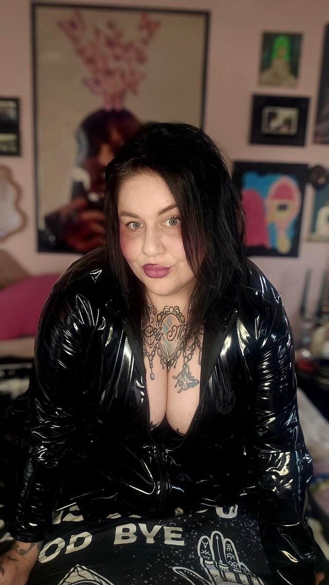 Dommy_darling's tweet photo. PVC fat  #domme #mommy ✨️🖤 https://t.co/lovhZ6yn1h