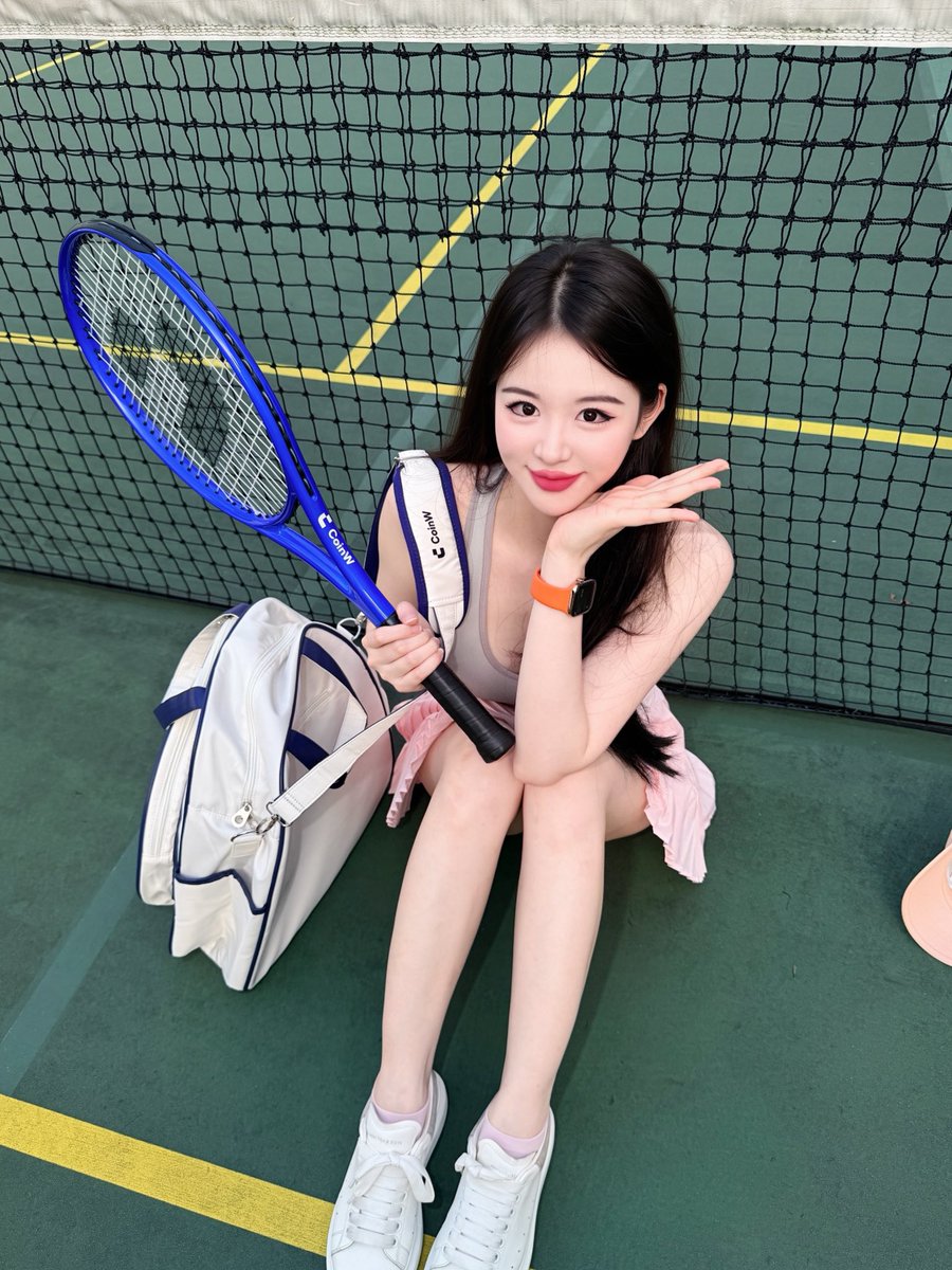 yokacoinw's tweet photo. Work mode, but make it tennis. 🎾

Taking CoinW off the screen and onto the court.
Turns out our merch looks pretty good in action too.

Building a brand is also about making it part of everyday life.
@CoinWOfficial @CoinWZH https://t.co/88QuwPZJd9