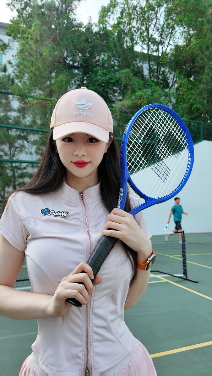 yokacoinw's tweet photo. Work mode, but make it tennis. 🎾

Taking CoinW off the screen and onto the court.
Turns out our merch looks pretty good in action too.

Building a brand is also about making it part of everyday life.
@CoinWOfficial @CoinWZH https://t.co/88QuwPZJd9