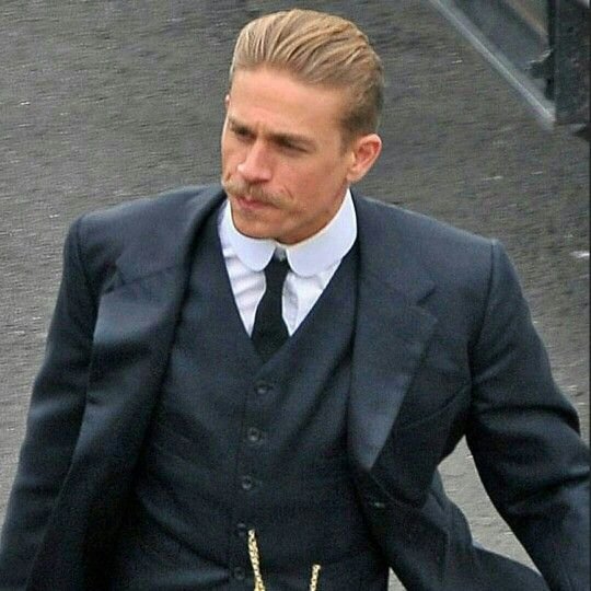 charIiehunnam's tweet photo. queria esse bigode roçando na testa da minha buceta https://t.co/S8xplcmEZe
