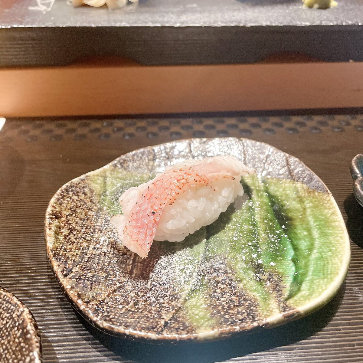 mishiromimi's tweet photo. 親友と一緒にお寿司もぐもぐ〜
めっちゃお腹いっぱい https://t.co/IhGCOvH1zc