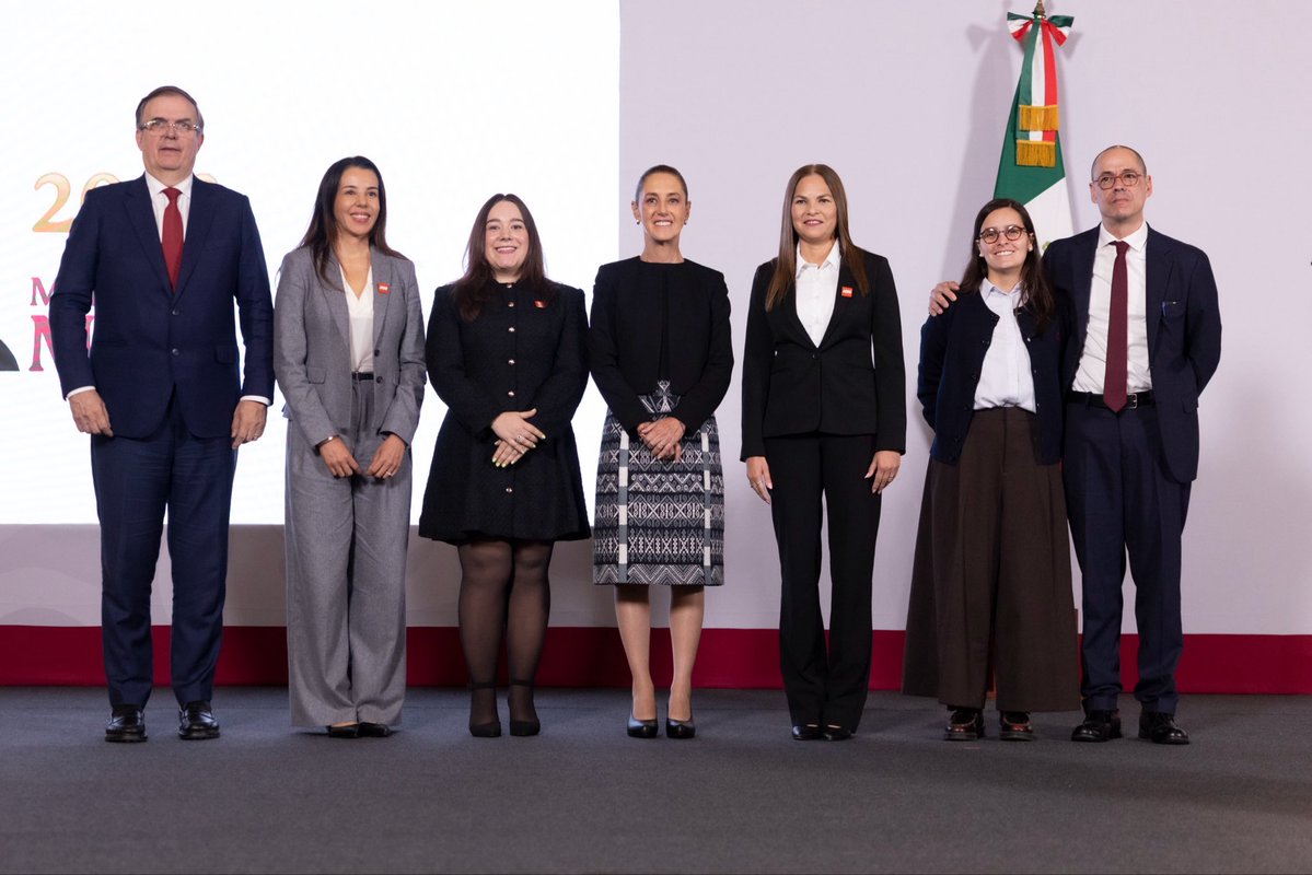m_ebrard's tweet photo. Anuncio de nueva inversión de Lego por 400 millones de dólares  y creación de   1 300 nuevos empleos en Nuevo León . Felicitaciones a Nancy Sánchez y todo su equipo por ganar la sede para México 👏👏👏👏🇲🇽🇲🇽🇲🇽🇲🇽 https://t.co/oNIpiriSzS