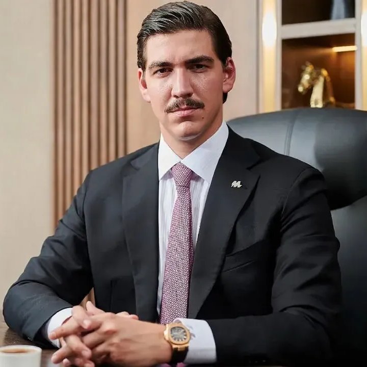 bosunatiklama's tweet photo. Çorum FK Asbaşkanı Turhan Mildon, Trump'ın eski danışmanı Alina Habba ile evlenecek.

▬ Düğüne Trump'ın da katılması bekleniyor. https://t.co/iixM6MGVyi