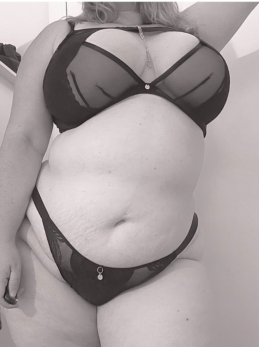 BeeBeeLou69's tweet photo. Love this lingerie set…how do I look? #curvykate #lovehoney #lingerie #bedroom #sexy #bbw #pawg #chubby https://t.co/OaGFgErFc2