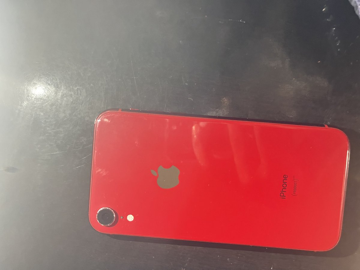 johnXT_xx's tweet photo. @Learnernoearner Rich man problems, I’ve been using my iPhone XR for so long i don’t even  remember when I bought that used phone 😅 https://t.co/cH0Oc4B7m0