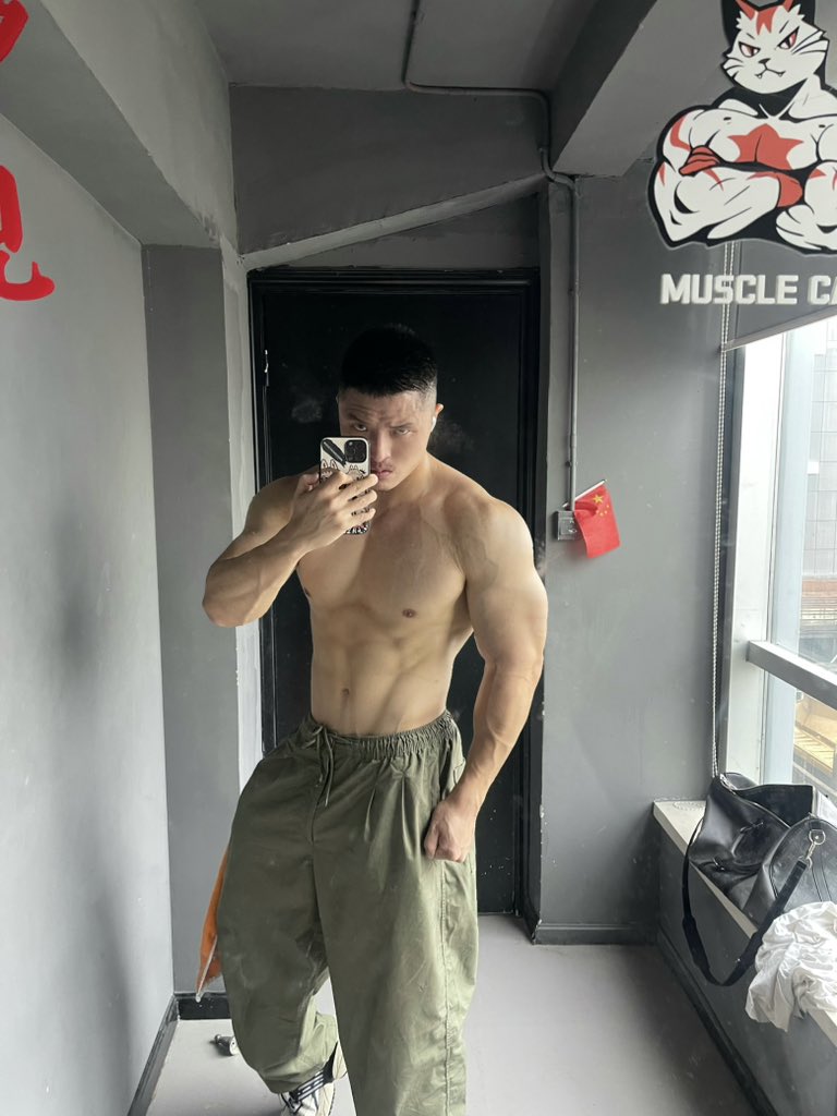 Muhamma6666's tweet photo. 有我这样的教练男朋友你几点回家？ https://t.co/VPN1mEPXP1