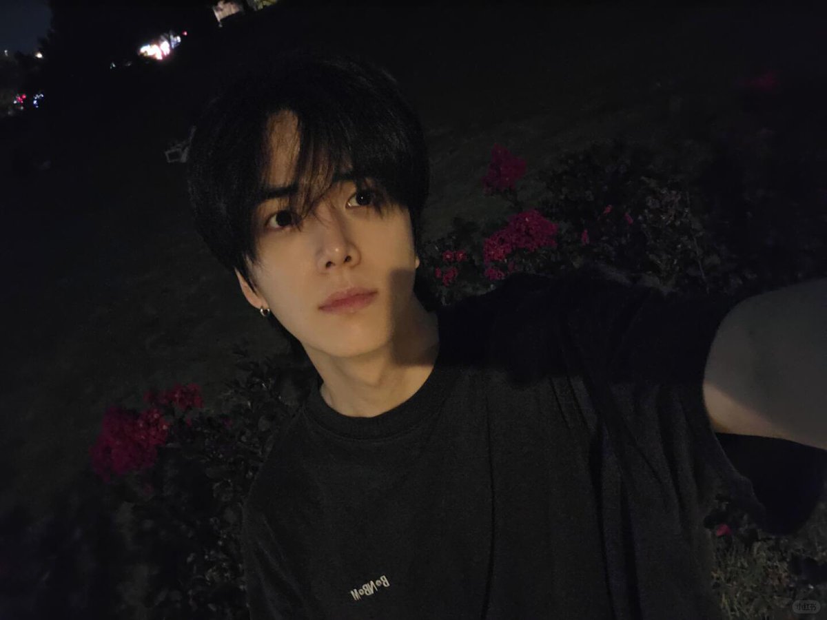 S2____808's tweet photo. 260924 #영훈 샤오홍슈

中秋节快乐 🌕 https://t.co/wwCA4v6dYb