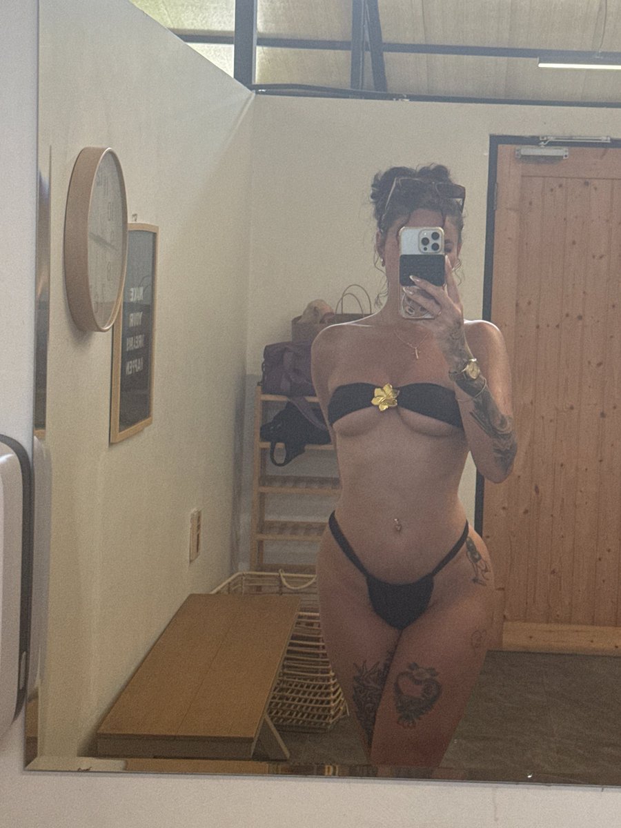 goddessavara's tweet photo. the dumber you get, the easier you are to drain

just keep staring at my perfect bikini body until your brain and bank account are both empty x

findom femdom paypig uk https://t.co/o0WVhYSFjh