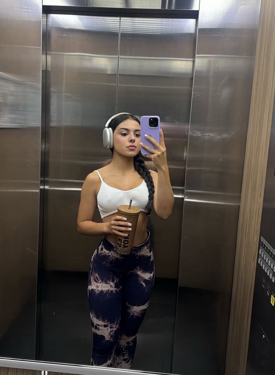 Katarina26Zejda's tweet photo. Elevator vibes ๐which one you choose forโฆ โ๏ธ๐ฆ๐ #gymgirl #officeslut #elegant #classy #PlayfulMood #lift #selfie https://t.co/XtLv8Z82xe