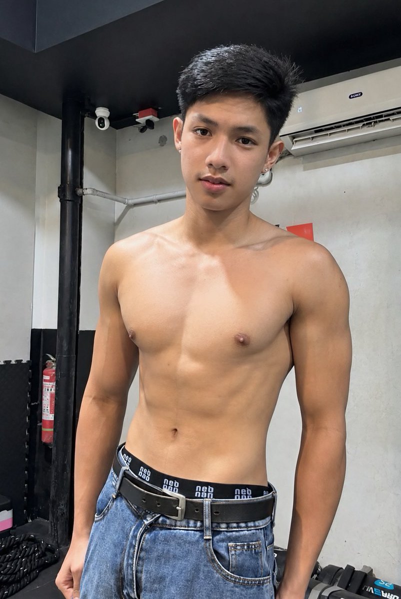 hype_boyss's tweet photo. Badan segini tuh pas, ga terlalu gede dan ga terlalu kecil juga https://t.co/7WZtxp5ztm