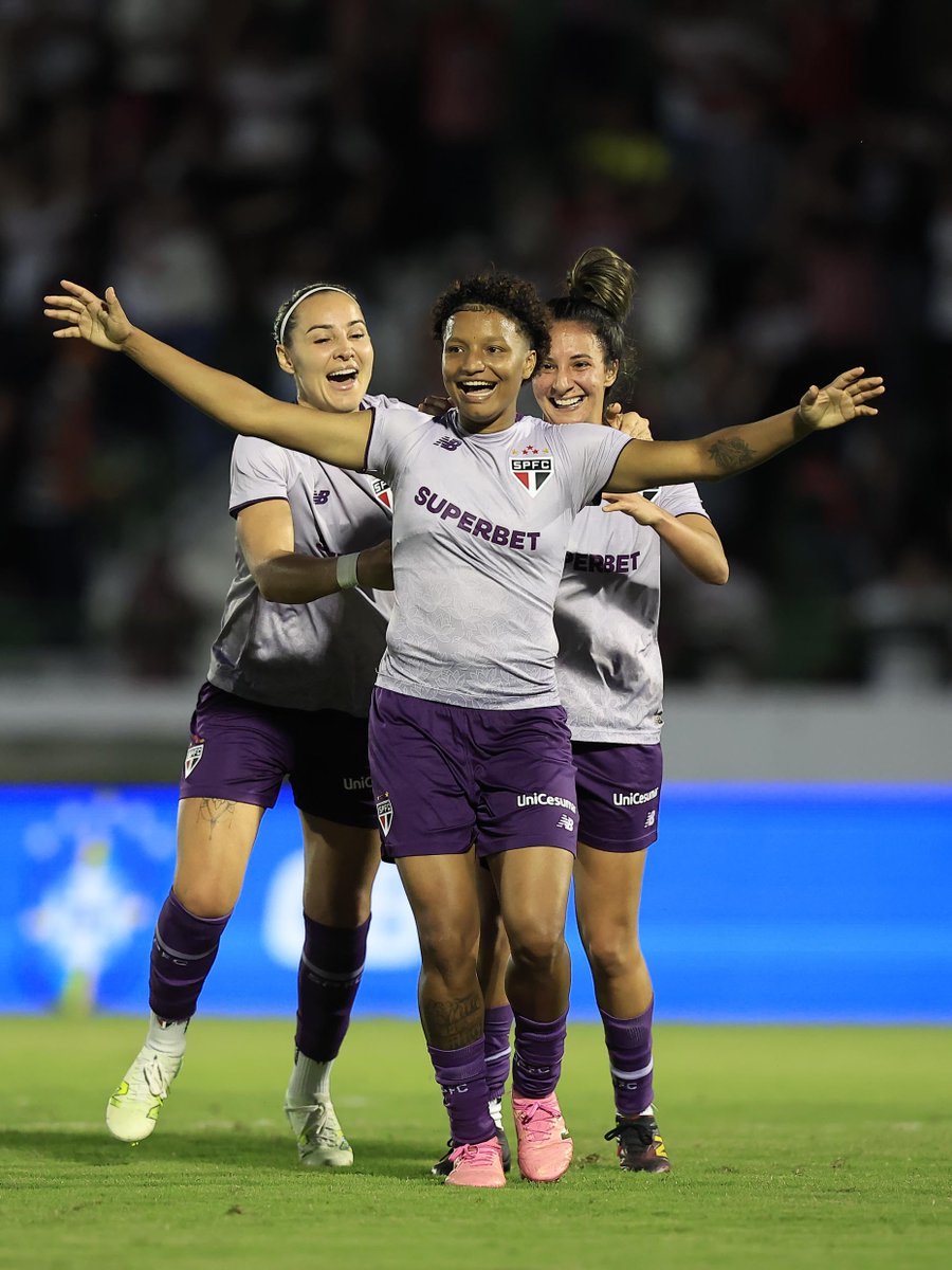 somosaopaulinos's tweet photo. 2 de outubro: São Paulo x Santos, às 20h, pelo Brasileirão. 

3 de outubro: São Paulo x Corinthians, às 16h30, pelo Brasileirão Feminino.

Dois clássicos em dois dias no MorumBIS. https://t.co/tbL1IP42PT