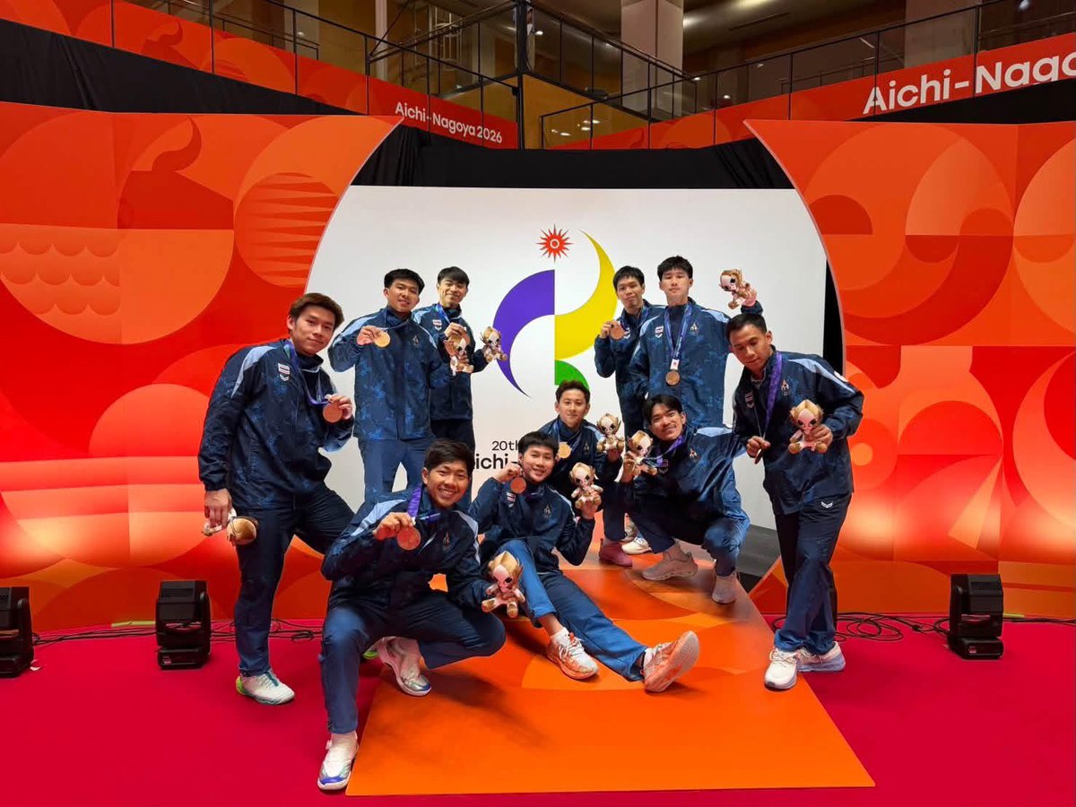 Skyboyz15's tweet photo. 🥉History Made in 16 Years ช่วงเวลาที่รอคอยได้สิ้นสุดลงแล้ว! 🇹🇭
ขอแสดงความยินดีกับ “วิว” กุลวุฒิ วิทิตศานต์ และ นักกีฬาทีมแบดมินตันชายทีมชาติไทย ชุดคว้าเหรียญทองแดง ประเภททีมชาย ในการแข่งขันกีฬาเอเชียนเกมส์ 2026 ที่ประเทศญี่ปุ่น 🇯🇵
🥇🇮🇳🥈🇨🇳🥉🇹🇭🇮🇳
#วิวกุลวุฒิ #เอเชียนเกมส์2026 
#AsianGames2026