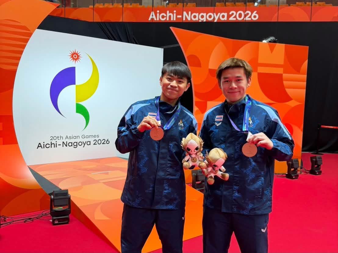 Skyboyz15's tweet photo. 🥉History Made in 16 Years ช่วงเวลาที่รอคอยได้สิ้นสุดลงแล้ว! 🇹🇭
ขอแสดงความยินดีกับ “วิว” กุลวุฒิ วิทิตศานต์ และ นักกีฬาทีมแบดมินตันชายทีมชาติไทย ชุดคว้าเหรียญทองแดง ประเภททีมชาย ในการแข่งขันกีฬาเอเชียนเกมส์ 2026 ที่ประเทศญี่ปุ่น 🇯🇵
🥇🇮🇳🥈🇨🇳🥉🇹🇭🇮🇳
#วิวกุลวุฒิ #เอเชียนเกมส์2026 
#AsianGames2026