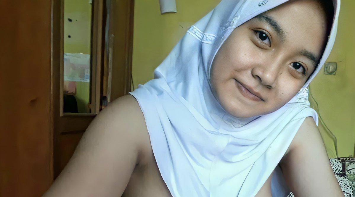 milea728's tweet photo. Ada yang mau jadi pacak rahasia aku nggk😚 https://t.co/ZI72ZBm5pR