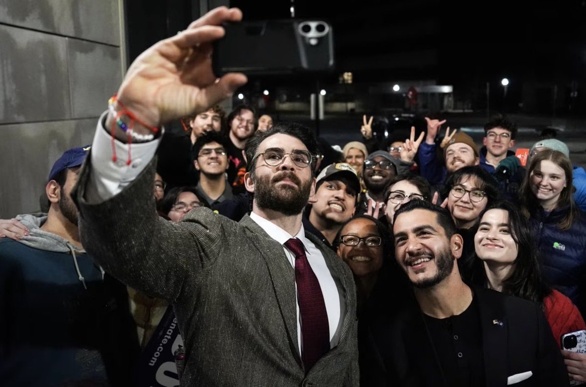 Awk20000's tweet photo. Hasan Piker’s net favorability in Michigan, Maine, and New Hampshire

Michigan -28

Unfavorable 34%
Favorable 6%
Not heard of 54%

Maine -15

22%
7%
67%

New Hampshire -20

24%
4%
66%

(Via NYT/Siena) https://t.co/m2RzgBRZVR