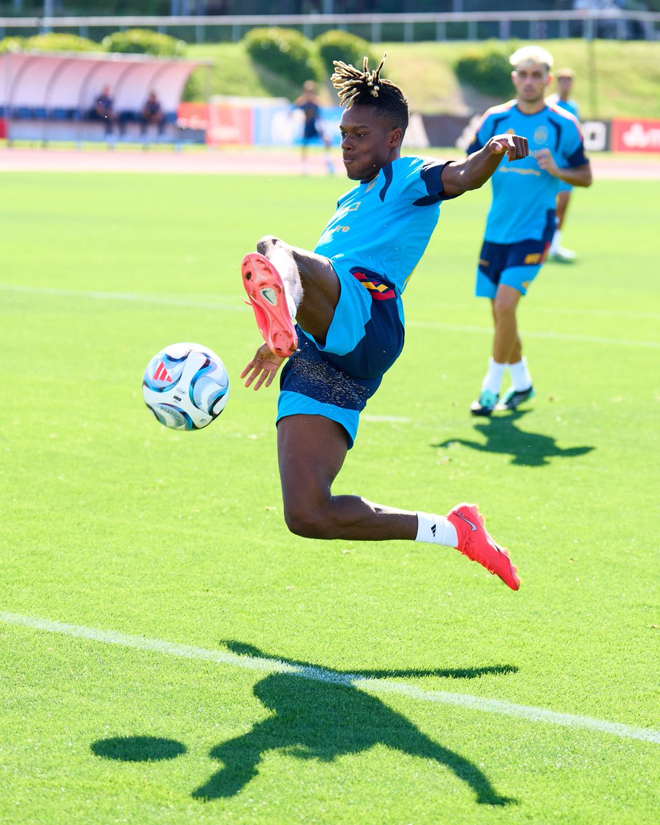 Jackpromise2's tweet photo. Keep working!

#VamosEspaña | #NationsLeague https://t.co/KZNeLAzIRZ