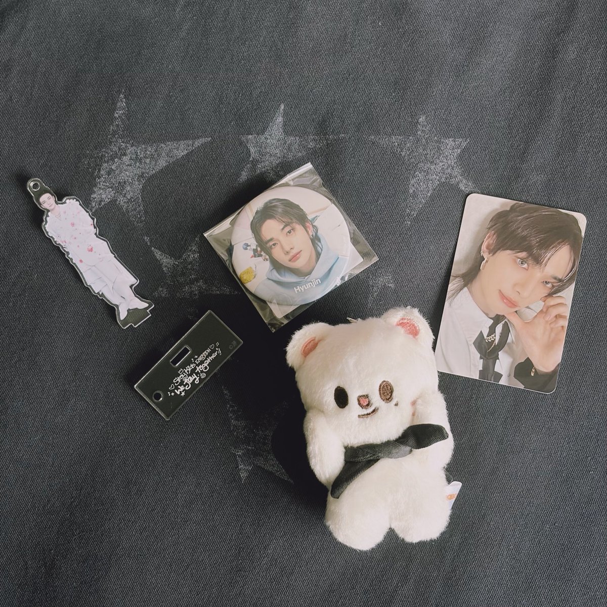 amecchi_kun's tweet photo. proof that I’m not addicted to #hyunjin https://t.co/4Q0St8JfGY