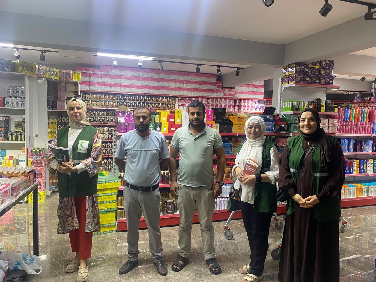 YesilayUrfa's tweet photo. Kadın Komisyonu Başkanımız Nebiye Hanım ve komisyon üyelerimiz, İmam Bakır Mahallesi’ndeki esnaflarımızı ve iş hanı sakinlerini ziyaret etti. Ziyaret kapsamında Yeşilay broşürleri dağıtılarak YEDAM’ın (Yeşilay Danışmanlık Merkezi) faaliyetleri ve sunduğu destekler hakkında bilgilendirme yapıldı.
@1920yesilay 
@mehmetDinc1920 
@hasansildak 
@Aziz_Ciftci63