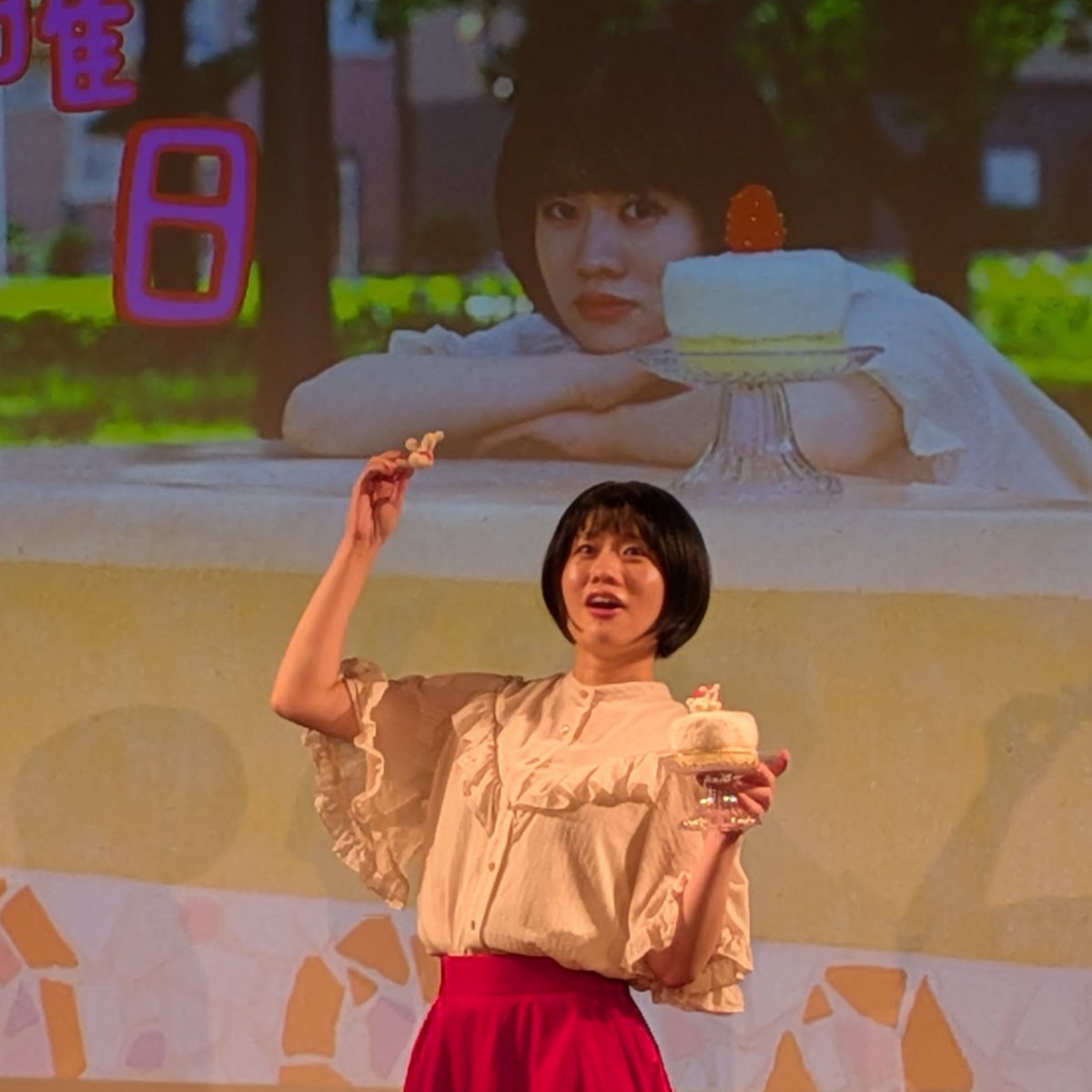 kusanonagi's tweet photo. 2026.9.23 渋谷ユーロライブ
さとなかほがらか第2回単独ライブ
“私のご褒美は？！“めっちゃそれ！と思った笑　全部、面白かったーーー！ほがらかさんの世界、やっぱりすごく好きでした🍰🦀
#褒美曜日 https://t.co/31FYR9Ow2q