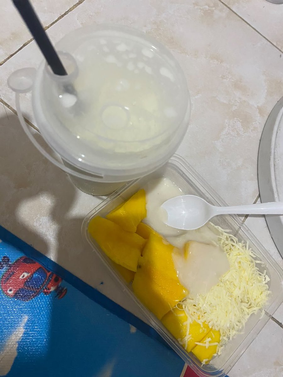 ultramanribut31's tweet photo. Mango sticky rice dan Jus Melon hehe. Pliss besok pengen kulineran lagi di ngagel. Jujur enak enak semua makanannya dan bervariasi https://t.co/2YhKZvzyHk