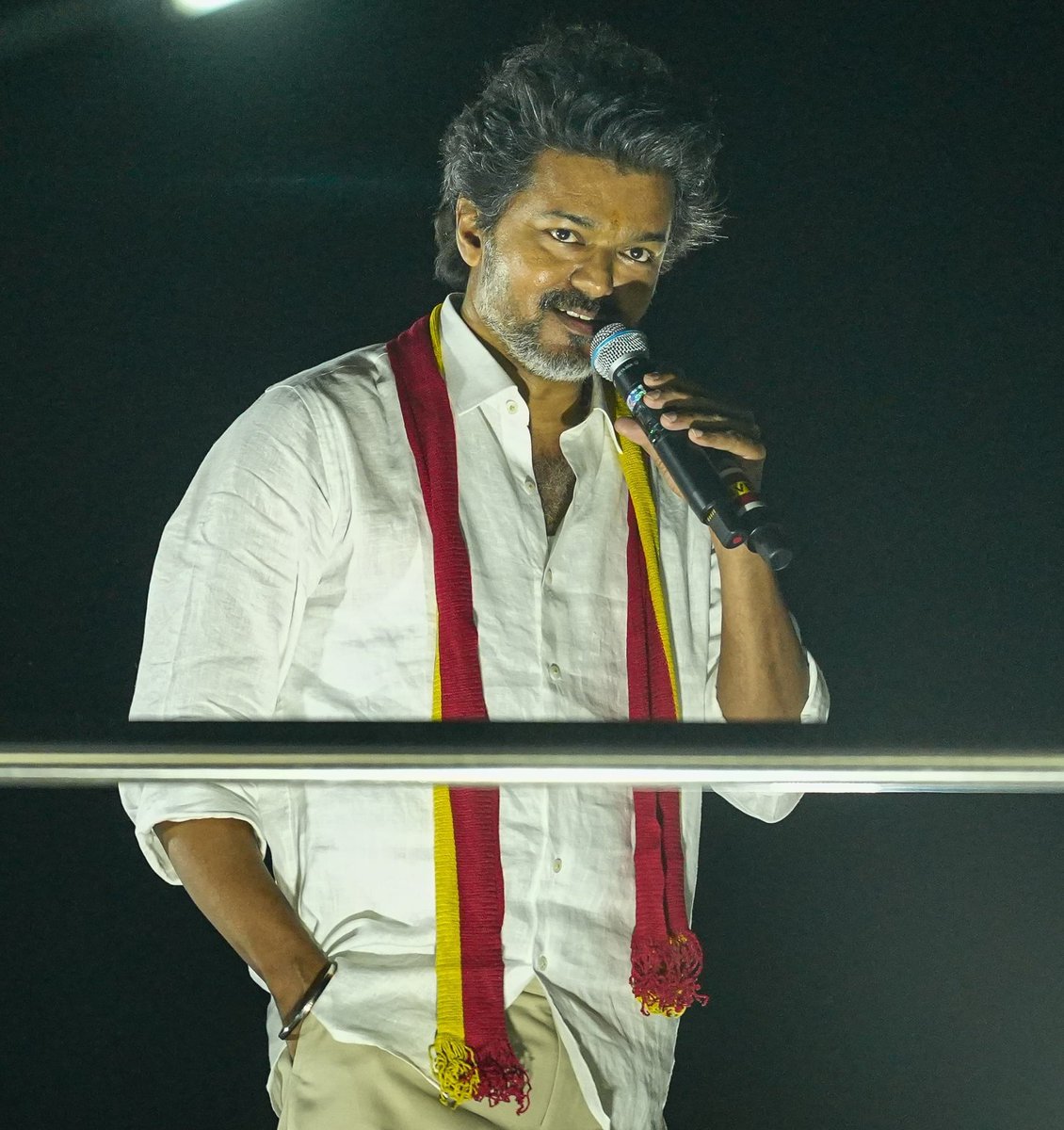 saijegadheeshh's tweet photo. உன்ன நம்பி உனக்கு ஓட்டு போட்ட ஒவ்வொருத்தவங்களும் கண்டிப்பா பெருமை படுவாங்க 🔥

நீ மக்களை காக்க வந்தவன் என்பதை மீண்டும் மீண்டும் நிரூபித்துக் கொண்டே இருக்கிறாய்! @TVKVijayHQ 

உனக்கு எதிராய் எதிர்க்கட்சிகள் எல்லாம் இந்த படத்தை தான் அரக்கனாக சித்தரித்தார்கள். 

ஆம் நீ‌ அடங்காத அரக்கன் தான் எதிரிகளுக்கு! 🔥