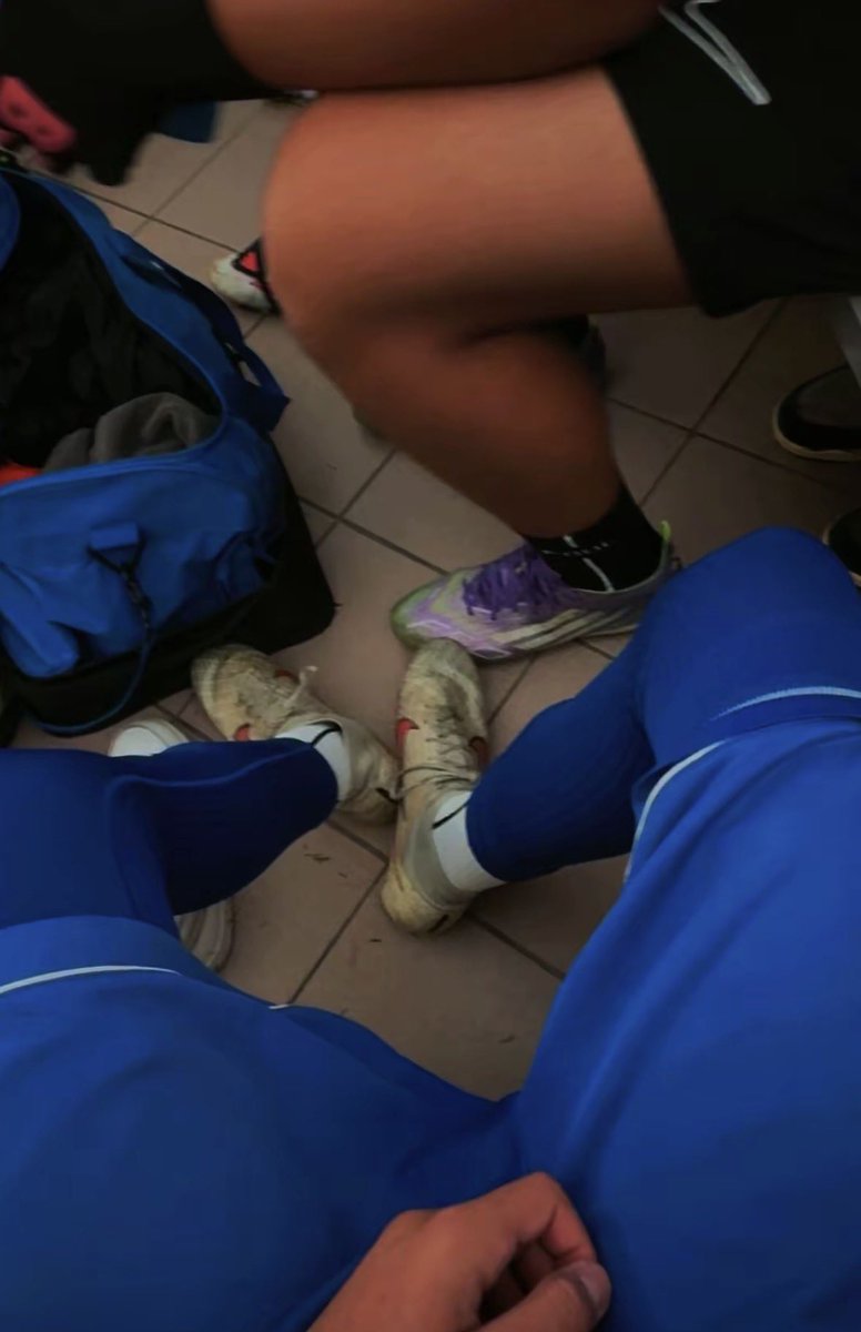 FilipMasterCash's tweet photo. generuj kod dla Pana na kolanach frajerze😹💪

#cashmaster #feet #football #footballer #socks #findom #king #master #alpha https://t.co/5lauAaz9j3