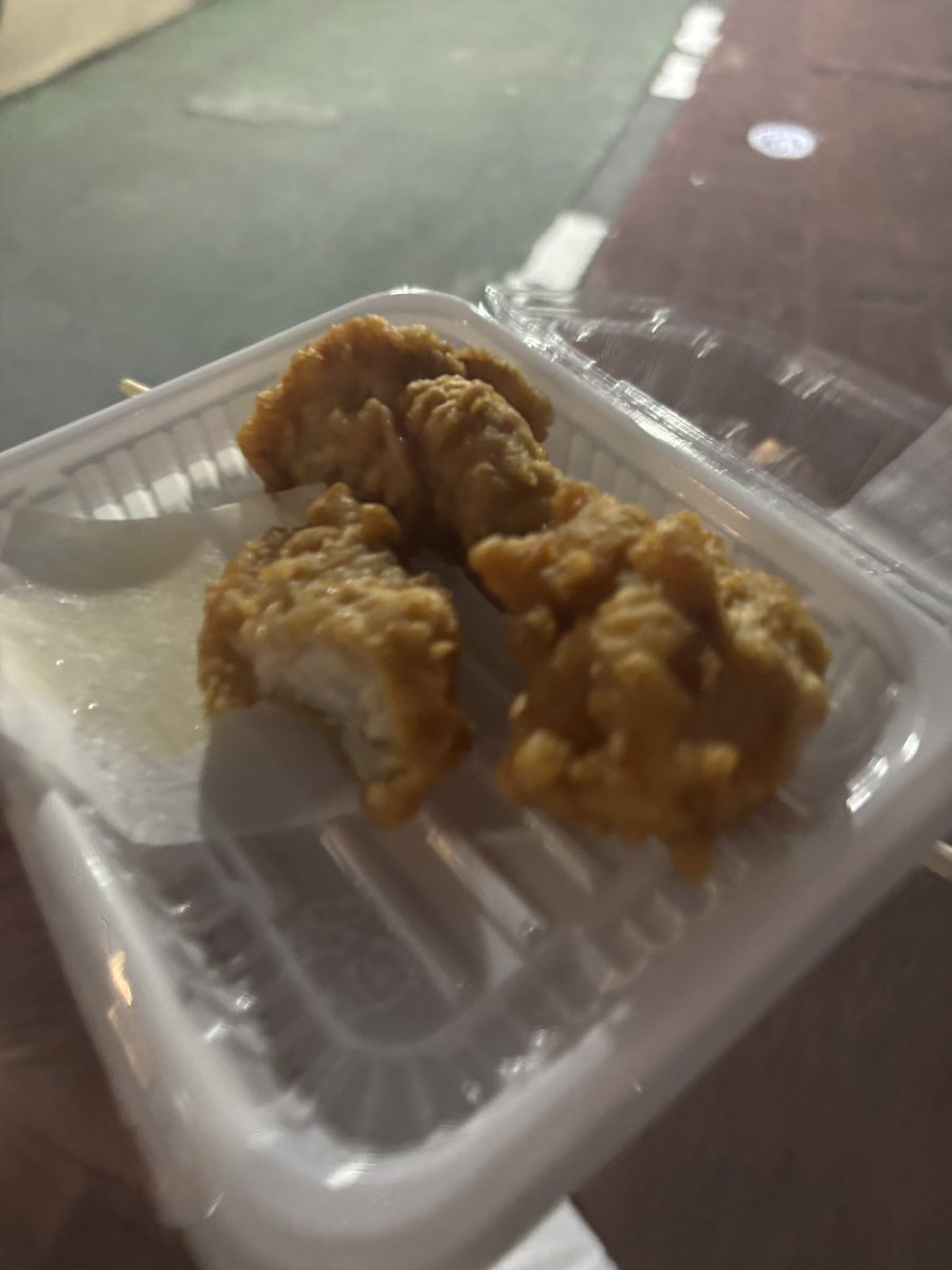 ourfailure_'s tweet photo. 半額からあげ食いながら帰宅、帰ったら肉くう https://t.co/t2ooYB68Sz