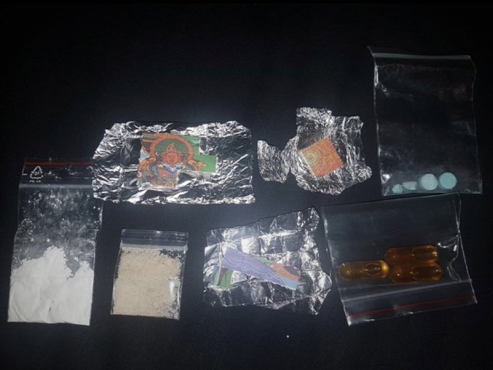 psychwarder's tweet photo. 500mg 2C-B, 330mg N, N-DMT, 18 110ug LSD, 2 1/2
200mg pingas, 3 medical weed oil capsules. My small stash :)

 #drugtwt https://t.co/B70e59QQCK
