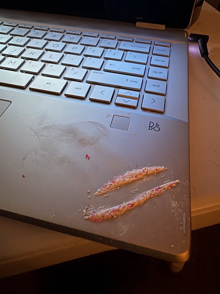 RAIKENVAMPIER's tweet photo. benadryl lines
#drugtwt #coketwt #oxy https://t.co/yYJXENnUyd