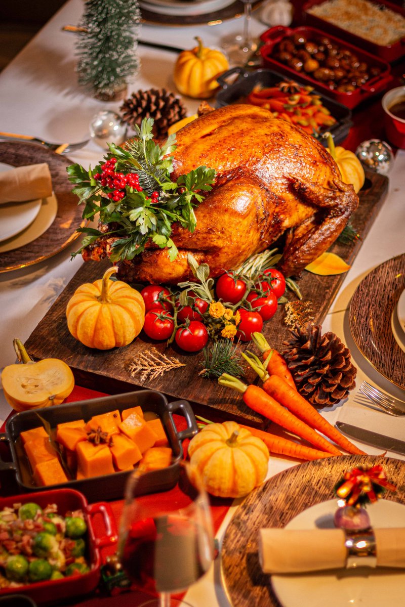 kornelius_poai's tweet photo. Festive Roast Turkey Feast! Juicy, herb-stuffed turkey with cranberry sauce, creamy mashed potatoes and buttery roasted veggies—perfect for your holiday gathering! Tag who you’d share this with!  #HolidayEats https://t.co/VIZoqvwIFV