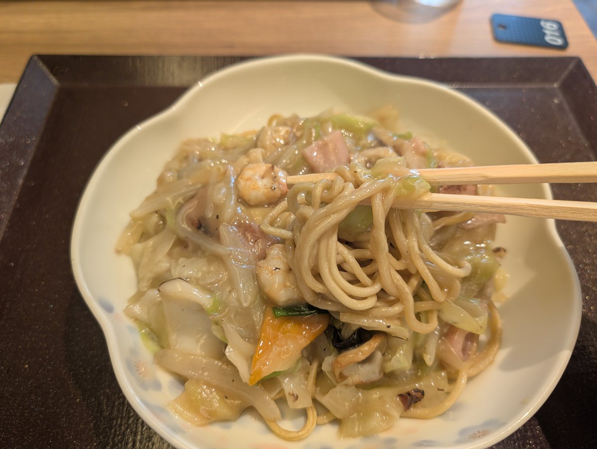 52EJ8920's tweet photo. 蘇州林ヤバし！
皿うどん(太)を初めて食べましたが
余りにも美味しくてビックリ
でした😊
#長崎旅行 https://t.co/HSf7nZffgf