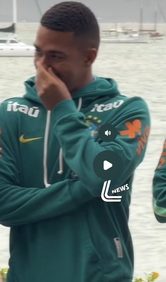 CJlovesSZA's tweet photo. ai q se foda esses caras msm. os mlks RIDÍCULOS sem maturidade NENHUMA, desrespeitando uma cultura linda, dando risada como se fosse meninos de 5 anos. achei isso mto feio da parte deles, eu especialmente me ofendo por ser metade australiana https://t.co/cgY81QCdfD