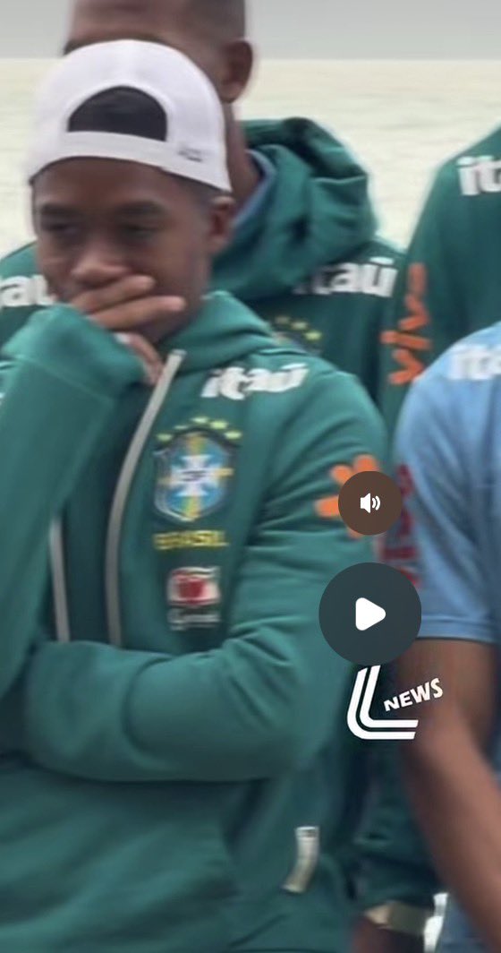 CJlovesSZA's tweet photo. ai q se foda esses caras msm. os mlks RIDÍCULOS sem maturidade NENHUMA, desrespeitando uma cultura linda, dando risada como se fosse meninos de 5 anos. achei isso mto feio da parte deles, eu especialmente me ofendo por ser metade australiana https://t.co/cgY81QCdfD