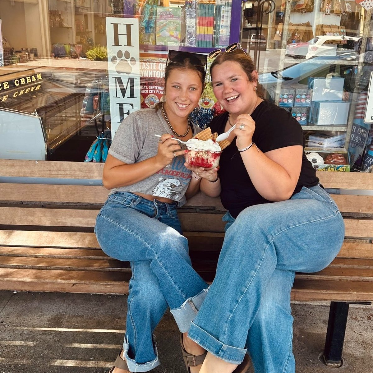benjaedwar71287's tweet photo. These beautiful ladies are beating the heat with our newest sundae topping: fresh raspberries! Enjoy this super-sweet treat, 70° A/C while you shop, and delicious homemade frozen treats. See you soon! https://t.co/a957RevgiH