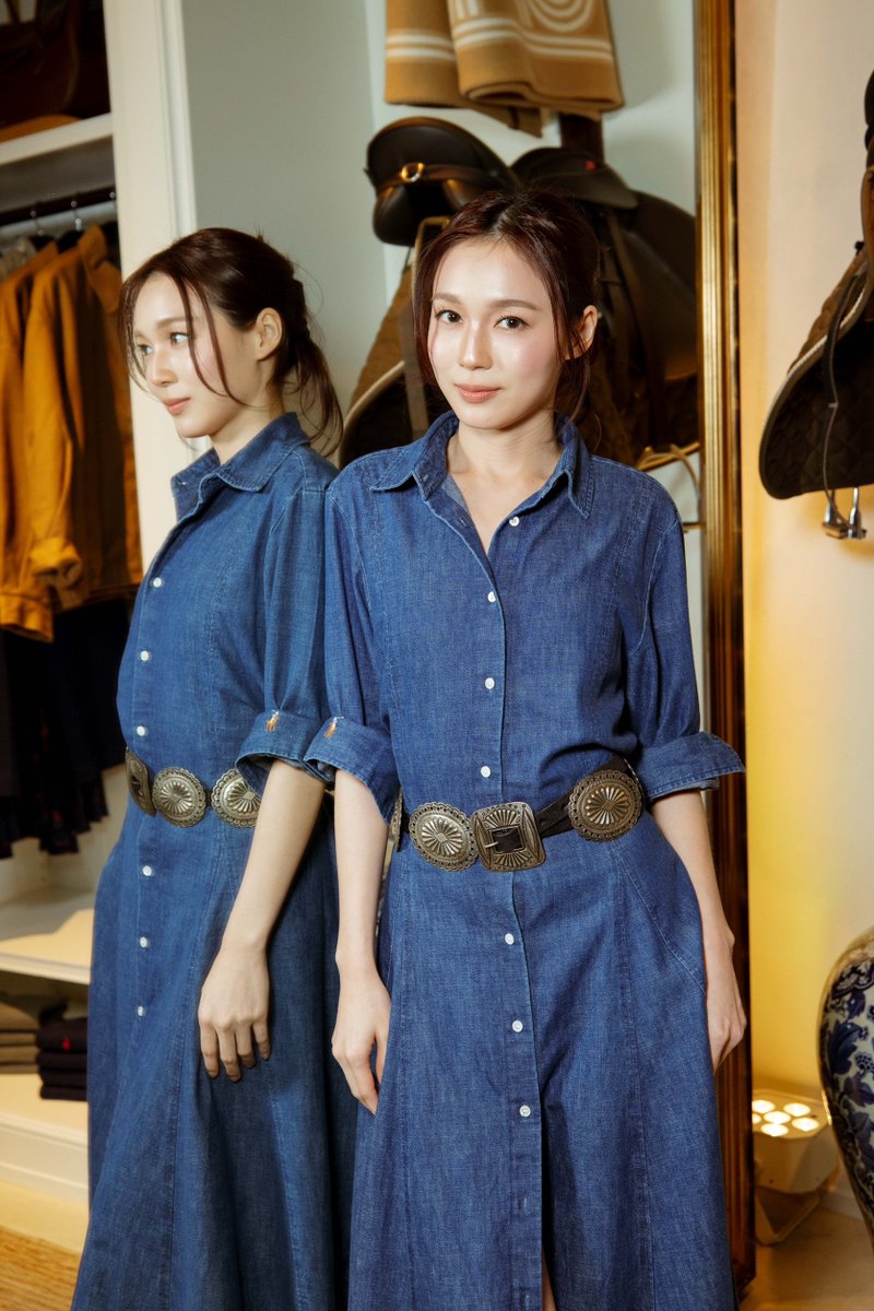 _24News_'s tweet photo. RALPH LAUREN เปิดตัว Ralph’s Coffee แห่งใหม่ และโฉมใหม่ของ RALPH LAUREN ณ Suria KLCC เติมเต็มไลฟ์สไตล์เหนือระดับใจกลางกรุงกัวลาลัมเปอร์ ประเทศมาเลเซีย

#RalphLauren #RalphLaurenMY
#jimmyyjp #loverrukk

RALPH LAUREN เปิดตัว Ralph’s Coffee และโฉมใหม่ของ RALPH LAUREN แห่งใหม่ ณ Suria KLCC ใจกลางกรุงกัวลาลัมเปอร์ ประเทศมาเลเซีย นับเป็นจุดหมายด้านไลฟ์สไตล์และการบริการแห่งที่สองของแบรนด์ในประเทศมาเลเซีย พร้อมตอกย้ำการขยายตัวของแบรนด์ในตลาดไลฟ์สไตล์อย่างต่อเนื่อง

Ralph’s Coffee ตั้งอยู่บริเวณด้านหน้าร้าน RALPH LAUREN ภายในศูนย์การค้า Suria KLCC พร้อมต้อนรับทุกคนให้มาดื่มด่ำกับช่วงเวลาแห่งการพักผ่อนในบรรยากาศที่สะท้อนตัวตนของแบรนด์ ผ่านกาแฟซิกเนเจอร์ที่รังสรรค์จากเมล็ดกาแฟคุณภาพพรีเมียมจากอเมริกากลางและอเมริกาใต้ ซึ่งนำมาคั่วภายในประเทศมาเลเซีย พร้อมด้วยเครื่องดื่มและของว่างที่คัดสรรมาเป็นพิเศษ รวมถึงเมนูเอ็กซ์คลูซีฟ KLCC Exclusive Mango Cold Foam Fizz ที่พร้อมเติมความสดชื่นให้กับทุกช่วงเวลาของวัน นอกจากนี้ยังมีเสื้อผ้าและของที่ระลึกจาก Ralph’s Coffee ให้เลือกช้อป เพื่อเติมเต็มไลฟ์สไตล์ในแบบฉบับของ RALPH LAUREN

พร้อมกันนี้ RALPH LAUREN ยังขยายพื้นที่ร้านที่ตั้งอยู่ติดกับ Ralph’s Coffee เพื่อนำเสนอประสบการณ์การช้อปปิ้งที่ครบครันยิ่งขึ้น ผ่านคอลเลกชัน Purple Label สำหรับสุภาพบุรุษที่คัดสรรมาเป็นพิเศษ รวมถึงคอลเลกชัน Polo Ralph Lauren สำหรับสุภาพบุรุษและสุภาพสตรี ให้ทุกคนได้ค้นพบไอเทมที่สะท้อนสไตล์และตัวตนของตนเอง

โดยครั้งนี้ “จิมมี่ จิตรพล” และ “เลิฟ ภัทรานิษฐ์” ได้รับเชิญให้เข้าร่วมงานเปิดตัวครั้งสำคัญ พร้อมเหล่าคนดังและบุคคลจากหลากหลายวงการที่มาร่วมสัมผัสเสน่ห์ของโลก Ralph Lauren และเฉลิมฉลองการเปิดตัวช็อปแห่งใหม่ไปด้วยกัน ท่ามกลางบรรยากาศสุดเอ็กซ์คลูซีฟที่สะท้อนเอกลักษณ์และไลฟ์สไตล์อันเป็นซิกเนเจอร์ของ Ralph Lauren

การเปิดตัว Ralph’s Coffee ควบคู่ไปกับการขยายพื้นที่ร้านในครั้งนี้ เป็นอีกหนึ่งจุดหมายแห่งใหม่สำหรับคนรักแฟชั่นและไลฟ์สไตล์ ที่สามารถเพลิดเพลินกับการช้อปปิ้ง จิบกาแฟแก้วโปรด และใช้เวลาพักผ่อนท่ามกลางบรรยากาศอันเป็นเอกลักษณ์ของ RALPH LAUREN ณ Suria KLCC หนึ่งในแลนด์มาร์กด้านการช้อปปิ้งชั้นนำของกรุงกัวลาลัมเปอร์

@RalphLauren @PoloRalphLauren