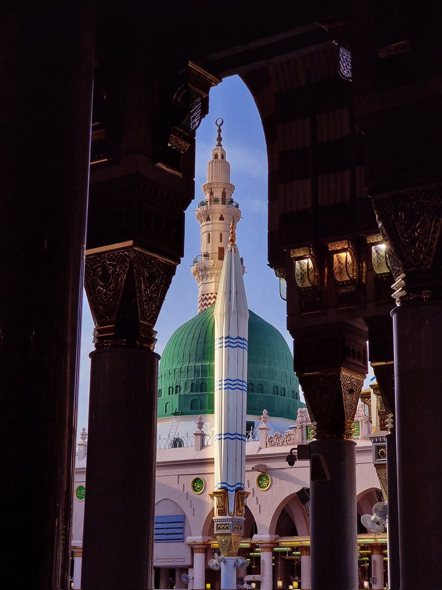 raway_alqasid's tweet photo. "إنَّ الصَّلاةَ على النَّبيِّ وصحبهِ
سببٌ  لطَـردِ  الهَمِّ  والأحْـزَانِ" ﷺ https://t.co/0t1FoVyBsP