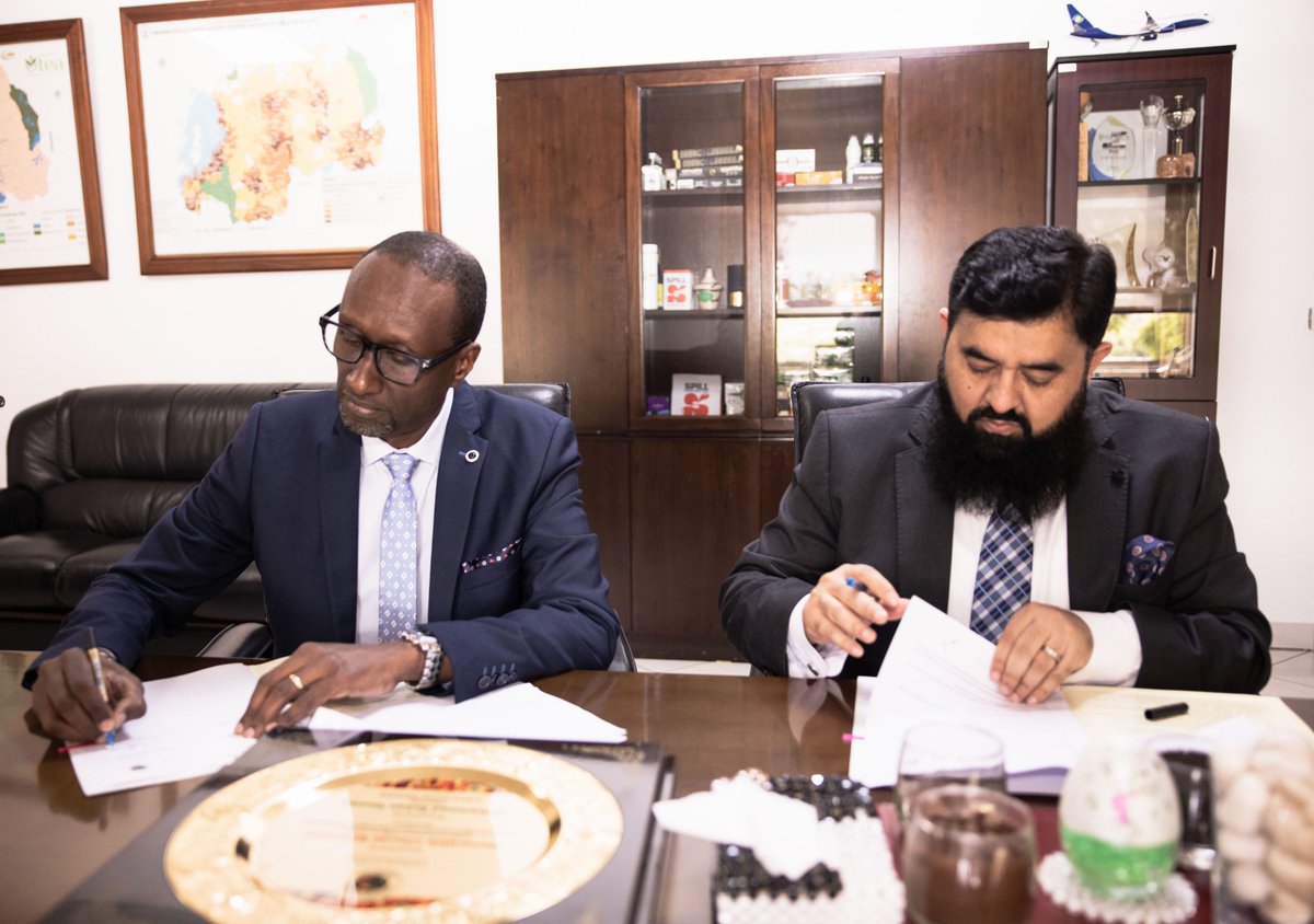 RwandAgriExport's tweet photo. Today, #NAEB CEO @_claudebizimana and Mr. Muhammad Rehan Yunas , Founder and Chairman of Africa House Pakistan, a Pakistani B2B trade facilitation platform, signed an MoU establishing a framework of cooperation to jointly promote Rwandan coffee culture, education, expertise and trade between Rwanda and Pakistan.

The MoU builds on engagements initiated during the CEO’s working visit to Pakistan earlier in 2026, aimed at exploring opportunities to expand the presence of Rwanda coffee and tea in the Pakistani market.
