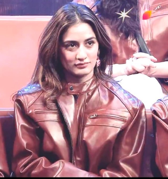 Sfatima__5's tweet photo. #QaziTouqeer  #UditiSingh

Besties came ,served facecards,made that ugly nepo kid seethe in jealousy and left 

#BiggBoss20 https://t.co/HnXINNlxrw