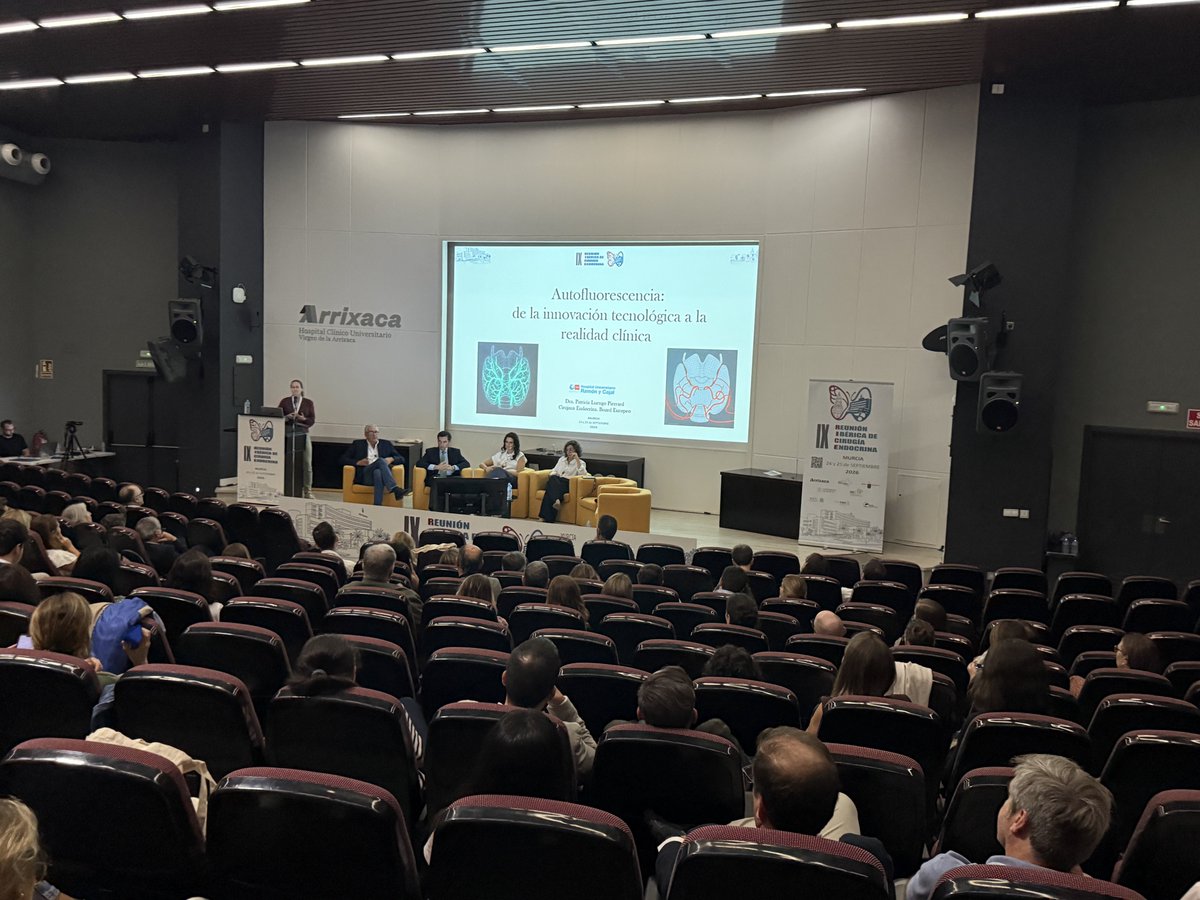 CirEnd_AEC's tweet photo. Cirugía en directo, sala llena y mesas con ponentes de máximo nivel en la reunión ibérica de cirugía endocrina @AreaUnoArrixaca @BeatrizFebrero @DrCassinello @RNCsantander @e67904 @PatriciaLueng13 @belenporrero @DeboraAcin @aecat_es @aecirujanos @FranciscoMPerr1 @JJRuiz_7 https://t.co/tmSNdAdsNu