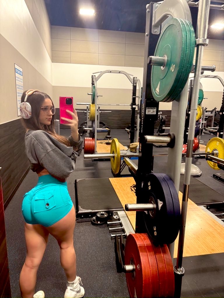 LisaJacoblik0's tweet photo. Keeping fit for the weekend F🥰❤️🤸‍♀️🔗
#NSFWㅤㅤㅤㅤㅤㅤㅤ #findompiggy #WorkLifeBalance https://t.co/iTm40U5rUp