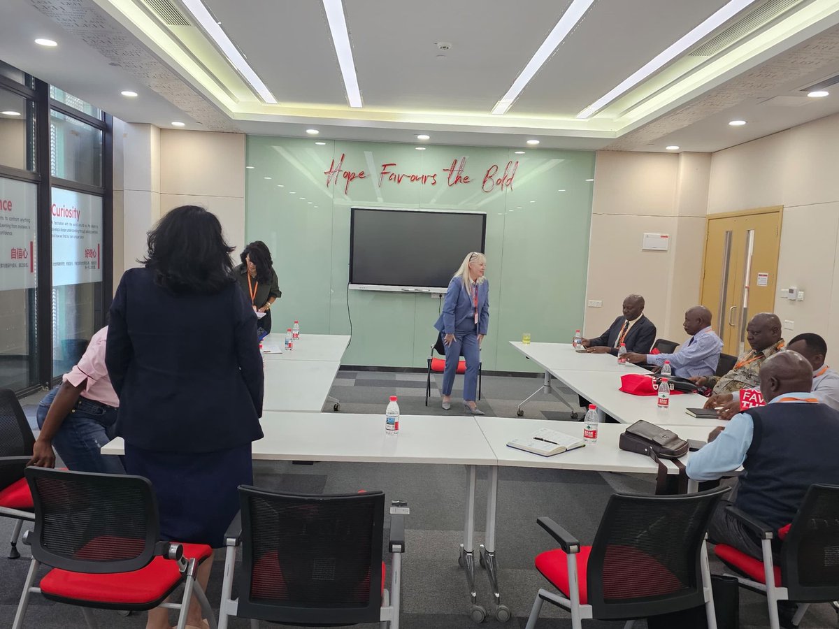 NazahEvents's tweet photo. Pictorial Moment:

Ntare School teachers engaging with an educator from LEH International School, exchanging ideas and experiences that can help shape new approaches to education back home.

#NazahDestinations https://t.co/fGYO4HnR94