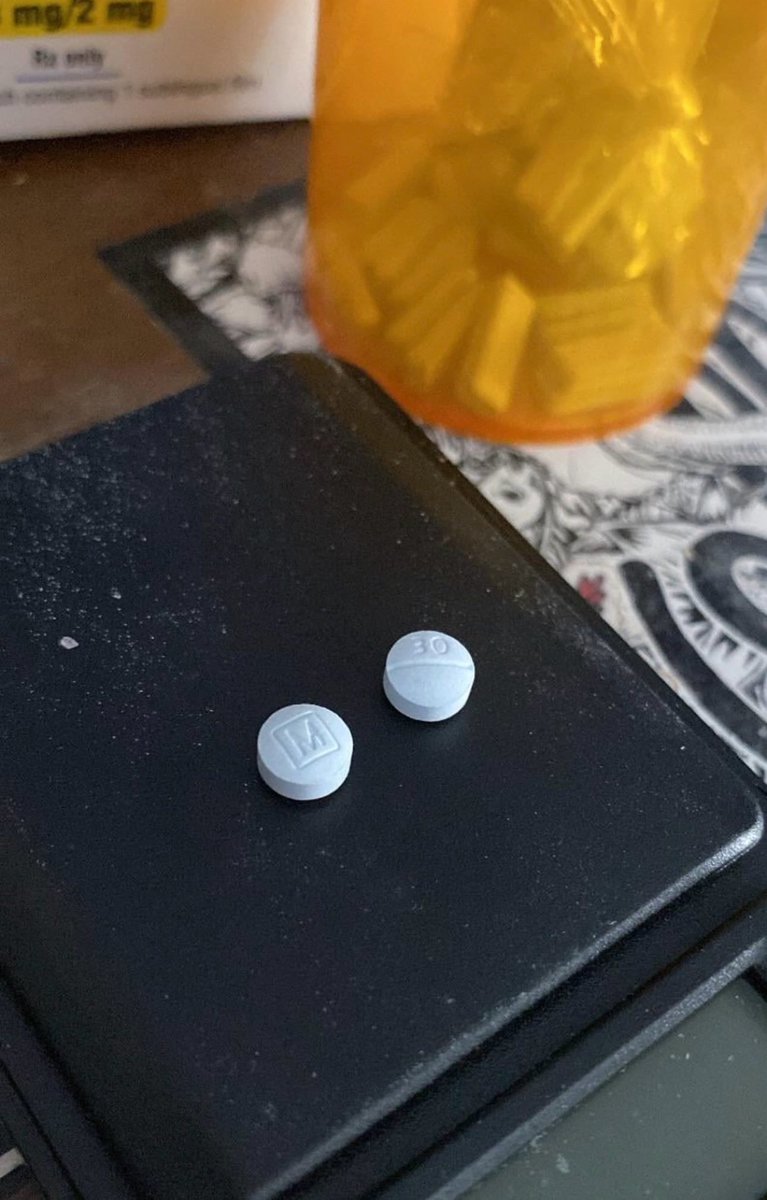 Buggexotics's tweet photo. Oxys for dessert
#Oxy #oxycodone #oxycotin #pillstwt https://t.co/5dqbdNI7LS