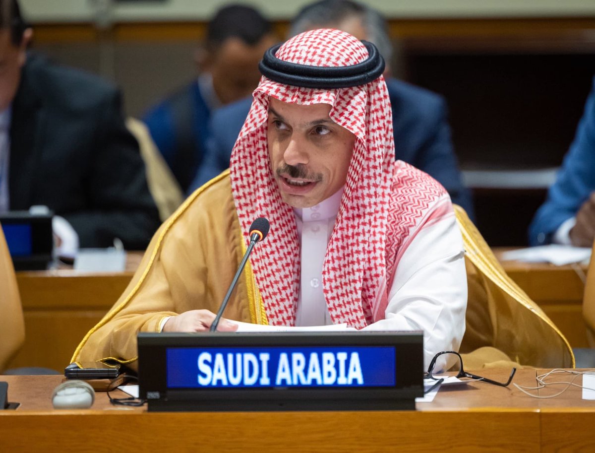 KSA24's tweet photo. الأمير فيصل بن فرحان : التوسع الاستيطاني في الضفة يغير الواقع على الأرض والقضية الفلسطينية قضية عادلة وسنظل داعمين لتسوية عادلة للقضية الفلسطينية والحفاظ على  حل الدولتين يضمن منطقة تنعم بالسلام https://t.co/0FCIqbheUu