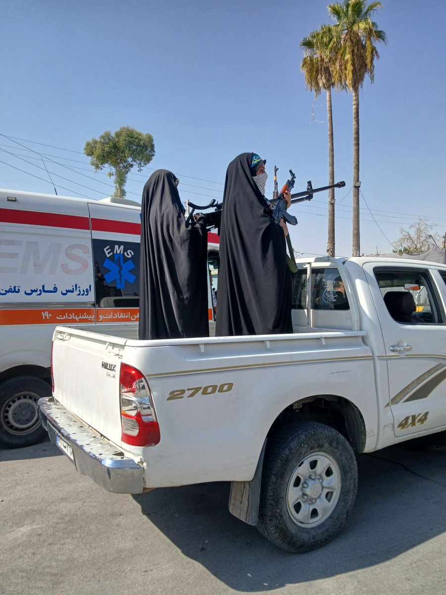 rahabano7015's tweet photo. امروز بانوان ممسنی با اقتدار وصلابت در رزمایش جانفدایان شهر ستان ممسنی حضور داشتند و نشان دادند که بانوان ما هم پا با پای مردان محکم واستوار ایستاده اندو از خاک خود تا پای جان دفاع میکنند.
#جانفدایان_فارس
#جانفدایان_نورآباد https://t.co/QgHNQkBqY6