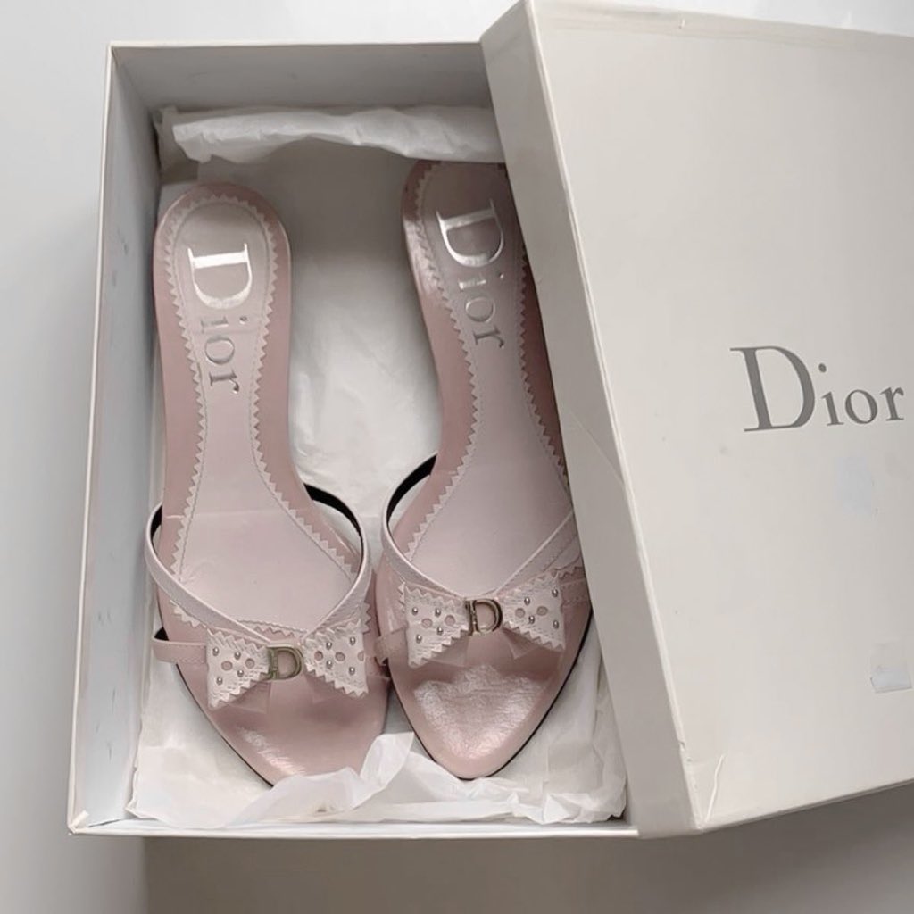 glirttery's tweet photo. christian dior 2000’s vintage pink bow mules https://t.co/3GDiUOgCJd
