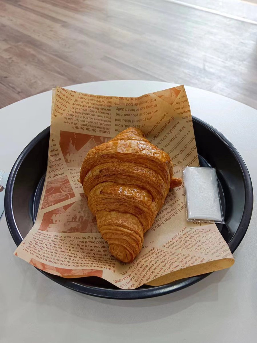 ivyhung999081's tweet photo. Just stole a bite of your coffee u0026 you fake-pouted but slipped me half your croissant 5 mins later. Best morning trade ever https://t.co/vujBGxsP1g